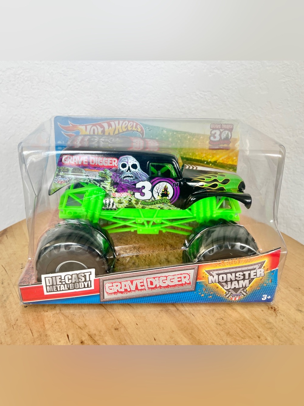Hot Wheels 1:24 Scale Monster Jam DieCast Grave Digger Truck 30th Anniversary